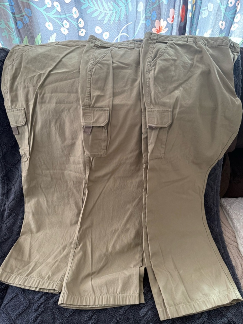 (3) Dickies women’s 20 relaxed tan Cargo Trousers. All 3 for the listed price